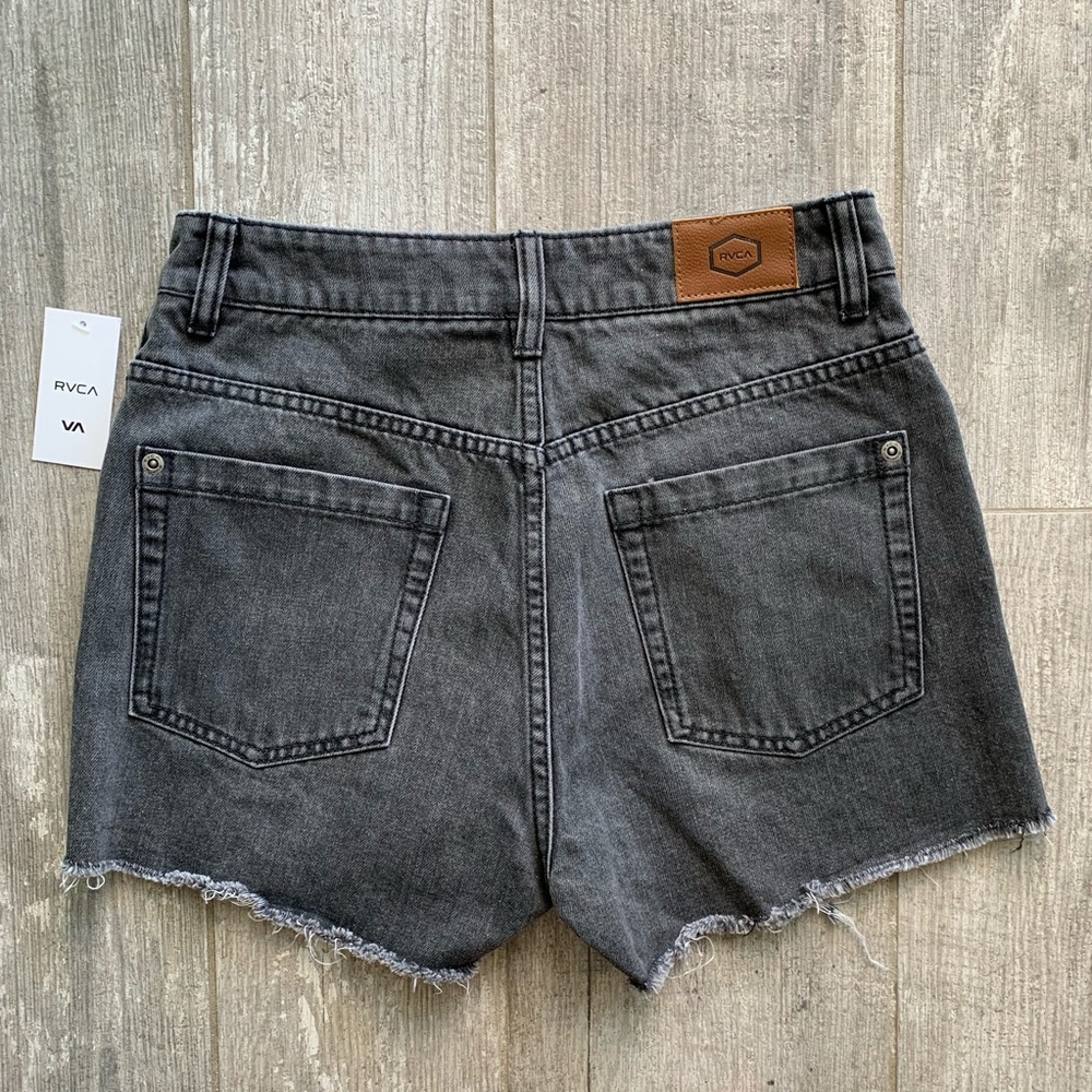 🔥🔥RVCA - HIGH RISE DISTRESSED DENIM SHORTS🔥🔥 - Picture 3 of 4